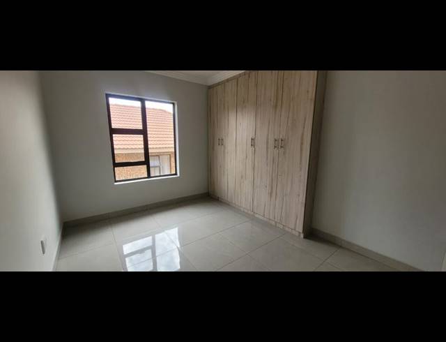 2 BEDROOM TOWNHOUSE FOR SALE IN ELANDSHAVEN